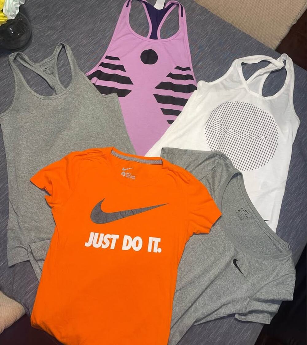 5 Small Women’s Nike Tops